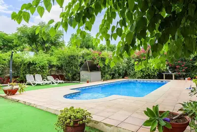 Image de Belle maison de vacances privée pour 4 personnes avec Wifi, piscine, Tv, terrasse et parking