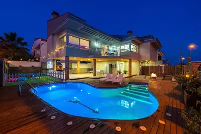 Image de Maison de vacances privée avec climatisation, piscine privée, bain à remous, Wifi, Tv, patio
