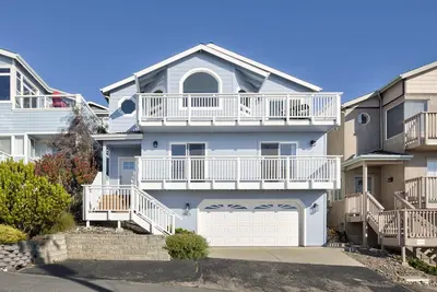 Image de Beautiful Spacious Monthly Rental with incredible Ocean Views