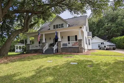 Image de Charming Cape Cod style cottage located in Pickens Place, Aiken S. C. Usa-