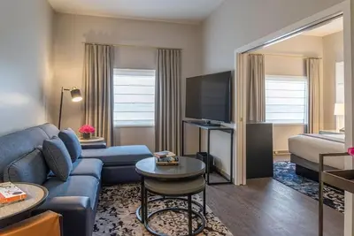 Image de Spacious One Bedroom Suite near Psu, Zoo & Japanese Garden | Heathman Hotel