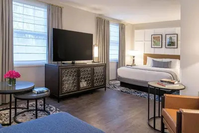 Image de Sophisticated Studio Suite, at Stylish Heathman Hotel. Minutes to Portland Art Museum