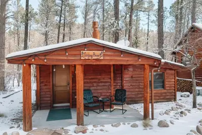 Image de Cozy Cabin I Near Shops | Spacious Deck