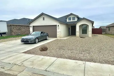 Image de 3 bed\/2 bath fully furnished spacious cozy place ready for you to call it home!