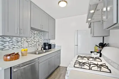 Image de Central Cozy Flat - 2 bedrooms with carport parking