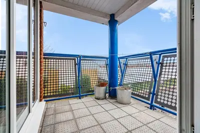 Image de Town centre apartment with balcony & free parking space!