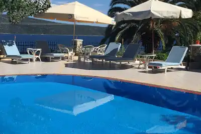 Image de Villa 'Beach Alonissos For 6 People' avec piscine partagée, Wi-Fi et climatisation
