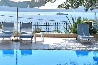 Image de Maison de vacances 'Beach Villa Alonissos' avec piscine partagée, Wi-Fi et climatisation