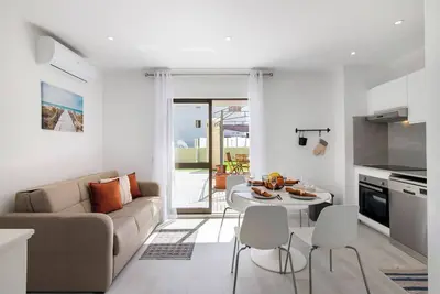 Appartement 'Penthouse Paradise - Praia Da Rocha' avec vue sur mer, Wi-Fi et climatisation