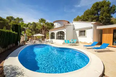 Image de Belle maison de vacances privée avec piscine privée, climatisation, Wifi, Tv, patio, parking