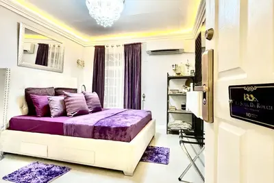 Image de Fully-furnished townhouse, one car garage, near airport, ideal for families.
