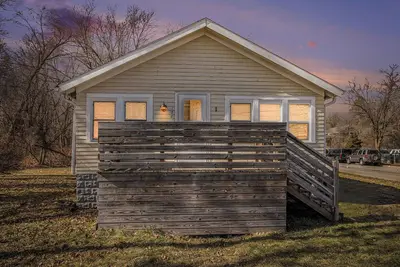 Image de Comfy Craftsman Full 2 Bed Apartment w/ Modern Luxuries