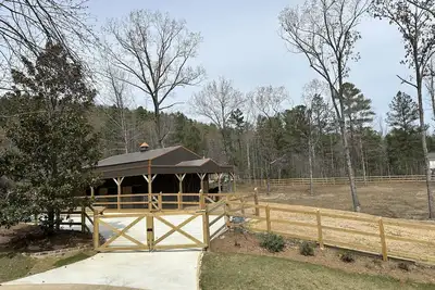 Image de Peaceful Meadows Retreat, Relax and Renew Right Outside of Town!
