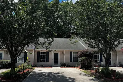 Image de Perfectly centered between Historic Downtown Charleston and Folly Beach