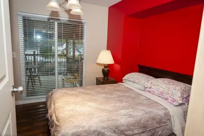 Image de Upstairs Home with stairs Close To Park