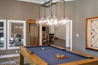 Image de Dog<3 3br Entire Apt near Dtown & Domain, Indoor B-Ball, Pool & negotiations