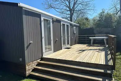 Image de Mobil-home Confort 2 chambres, Piscine chauffée, 200 m de la plage, Parking et Wi-Fi inclus