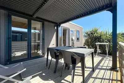 Image de Mobil-home 4* Grand Confort, 200m plage, piscine, fitness, parking, ménage inclus, Wi-Fi gratuit