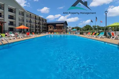 Image de 104-Ground level, close to convention center