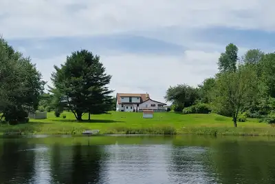 Image de Lakefront Escape -1 acre / private pool / kayak / fire pit / swing set