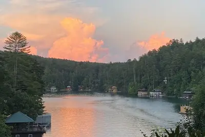 Image de Luxury Lake Rabun Cabin - restored lakefront w/ stunning views fr/every room!