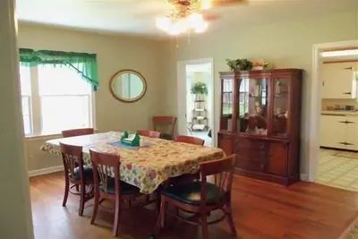 Image de House #134 cozy 4 bedroom family house with great views.