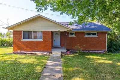 Image de 4 Bed 3 bath clean, spacious all brick home, welcome families and work groups