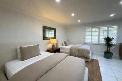 Image de Beach Life Starts Here! Luxe Stay Near Coast!