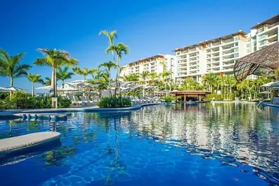 Image de Welcome To Luxury Vacationing Enjoy This Grand Luxxe Two Bedroom Master Suite