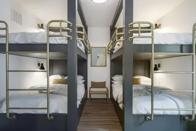 Image de Luxury Modern Retreat on Taneycomo On-Suite Bathrooms Hot Tub Outdoor Pool