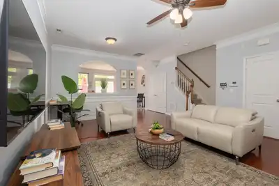 Image de Luxury Chic Minimalist Townhouse