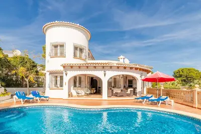 5 bed 5 bath villa, short walk to centre of the lovely seaside town of Moraira.