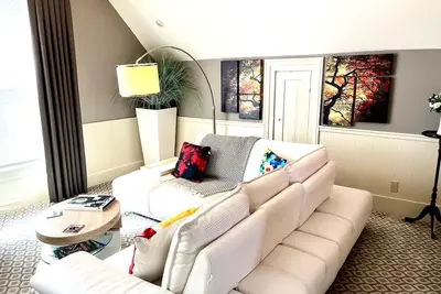 Image de Large Luxury Downtown \"Design Studio\" One Bedroom Apartment