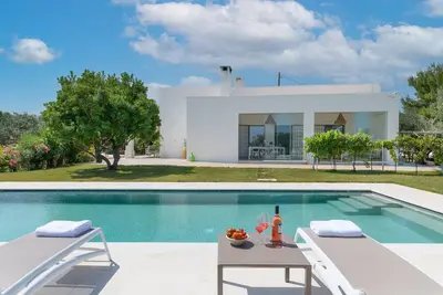 Image de Villa de luxe au style contemporain, piscine privée – vivez des vacances de rêve