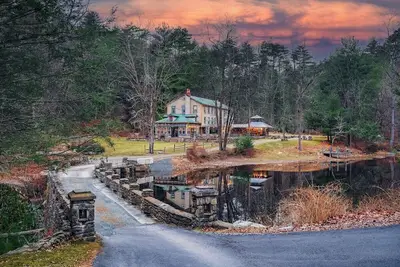 Image de The retreat at Poconos Mansion | 50 guests | private