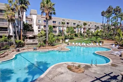 Image de Oceanside Beach Resort 100 yards from the beach!