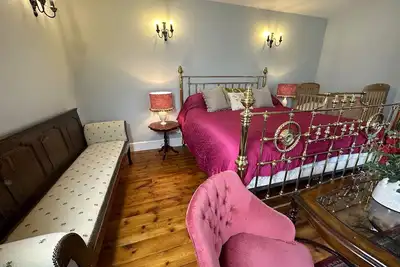 Image de Retreat 4-bedroom Country Manor, HotTub, Ample Parking, Walking routes