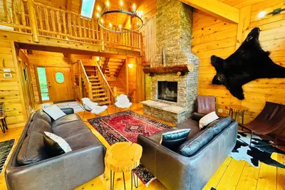 Log Cabin Oasis With Air Conditioned Treehouse on 20 Acres - Sleeps 32+