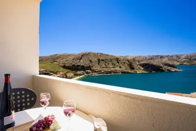 Image de Apartment on the hill with balcony, sea view and shared garden