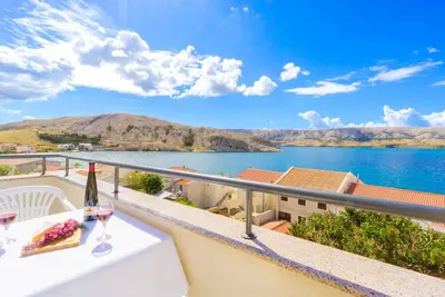 Image de Beautiful apartment with sea views, boat buoy, free WiFi