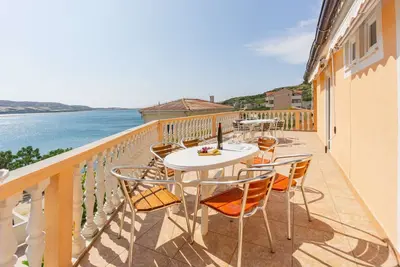 Image de Apartment right on the sea, buoy and seaview