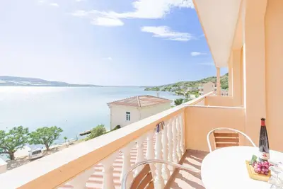 Image de Apartment right on the sea, buoy and seaview