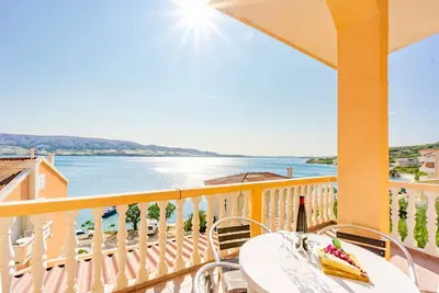 Image de Apartment right on the sea, buoy and seaview