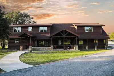 Image de Secluded Luxury Log Cabin On 5 Acres With Game Room