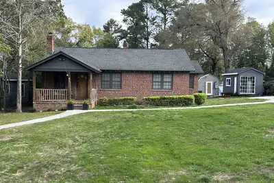 Image de The Chateau Of Oakland \n\nBEST Place To Stay & Play Golf / Two Decks 16 Foot Spa