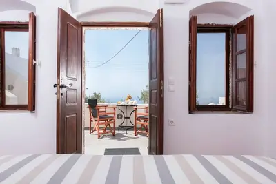 Image de Amazing Santorini Villa | 1 Bedroom Suite | Villa Gray | Spacious Terrace with Sea View | Pyrgos