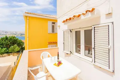 Apartment with balcony, free WiFi and free parking