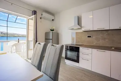 Image de Apartment right on the sea and with seaview
