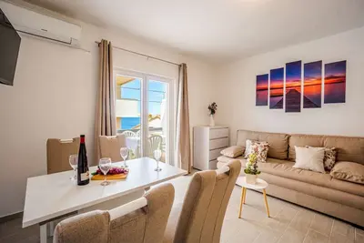Image de Apartment right on the sea and with seaview