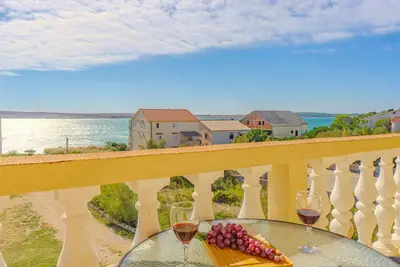 Image de Apartment near the beach with sea view